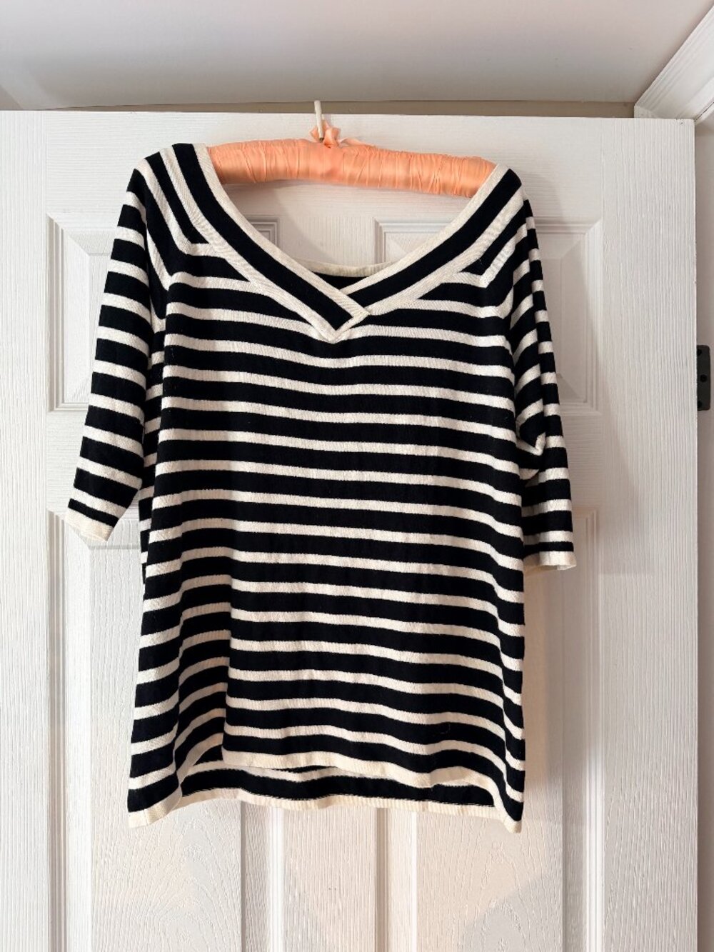 Torrid Black & White Striped V-Neck Knit Top Size 2